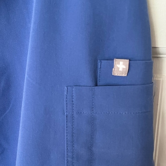 FIGS Limited Edition Yola Skinny Scrub Pants in Denim. Size Small/Tall. - Picture 4 of 7